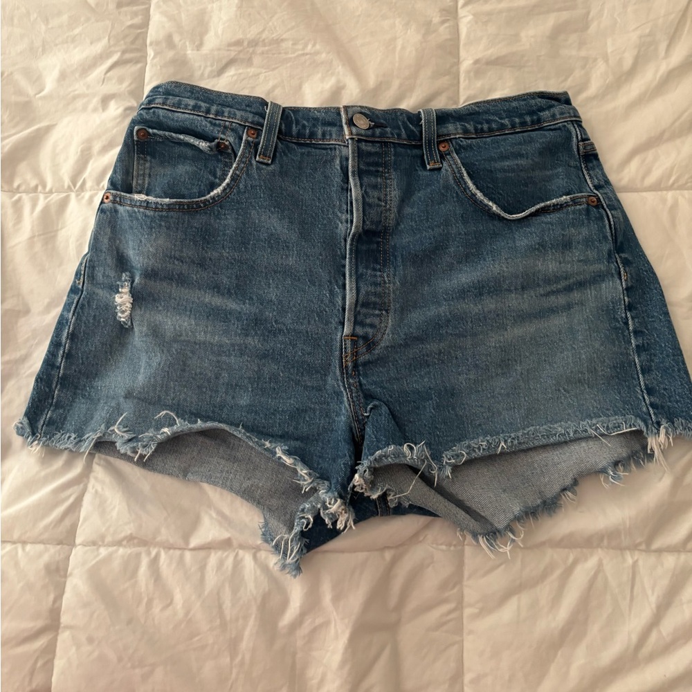 501 Levi shorts 32